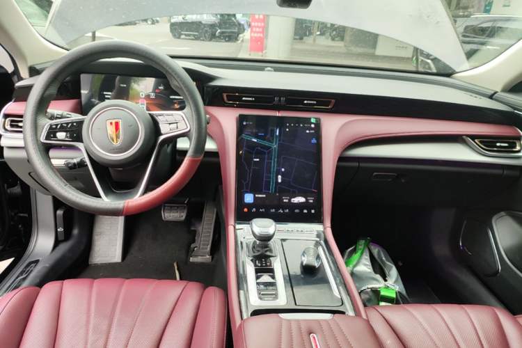 Used Hongqi H5 2024 2.0T Automatic Smart Connect Flagship Edition Center Console