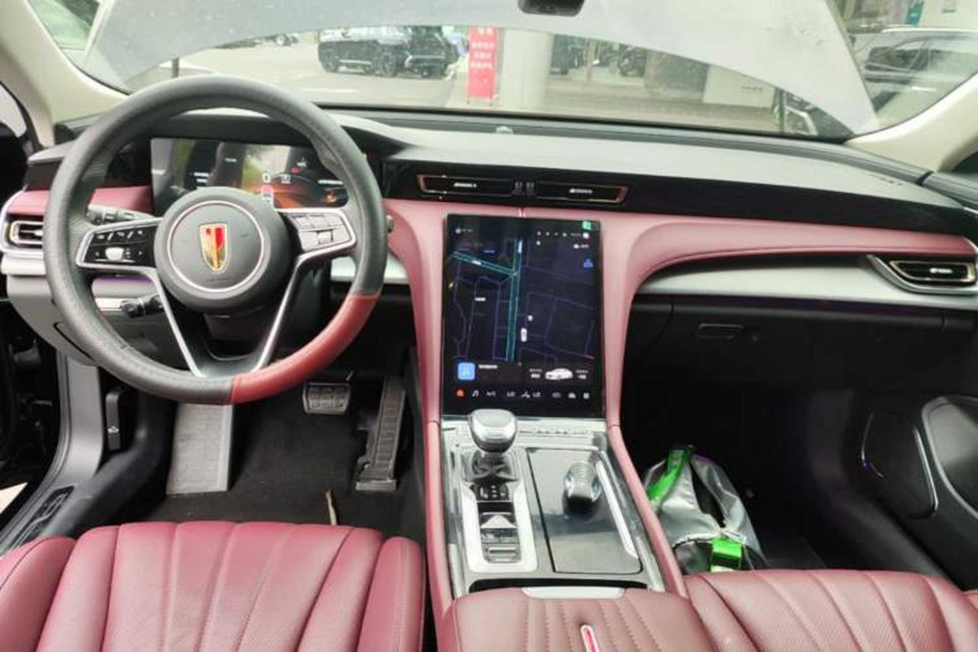 Used Hongqi H5 2024 2.0T Automatic Smart Connect Flagship Edition Center Console