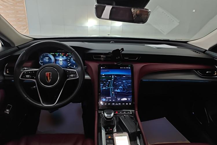 Used Hongqi H5 2024 2.0T Automatic Smart Connect Flagship Edition Center Console