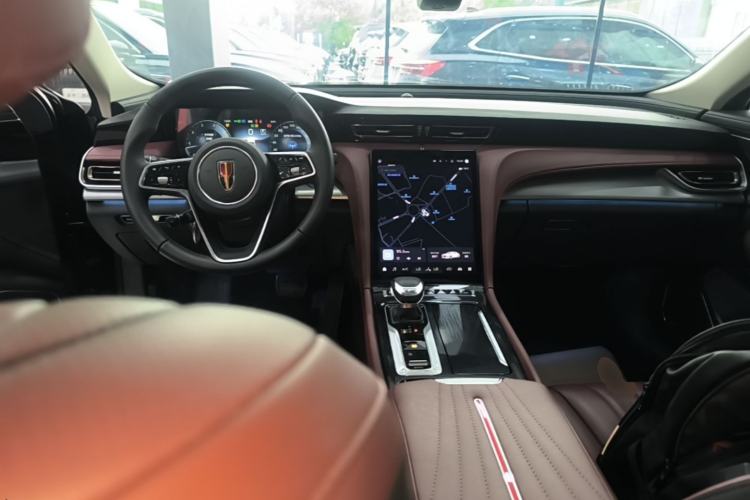 Used Hongqi H5 2024 2.0T Automatic Smart Connect Flagship Edition Center Console