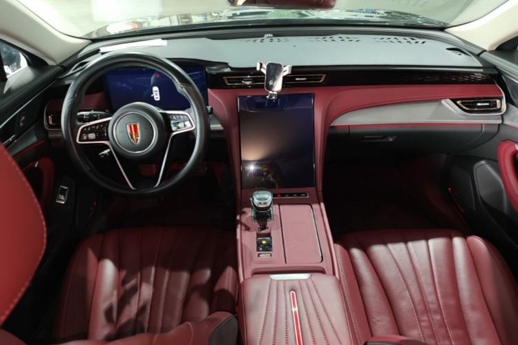 Used Hongqi H5 2024 2.0T Automatic Smart Connect Flagship Edition Center Console