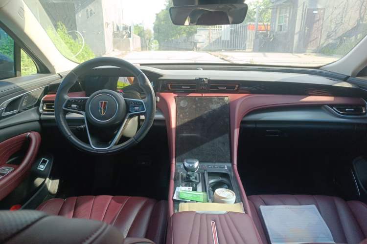 Used Hongqi H5 2024 2.0T Automatic Smart Connect Flagship Edition Center Console
