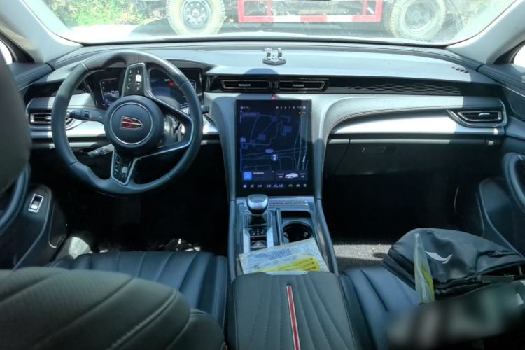 Used Hongqi H5 2024 1.5T DCT Smart Connect Flagship Edition Center Console