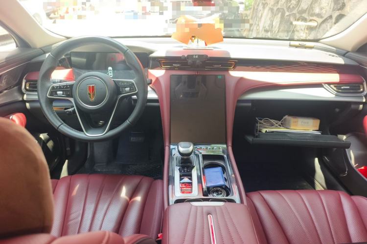 Used Hongqi H5 2024 2.0T Automatic Smart Connect Flagship Edition Center Console