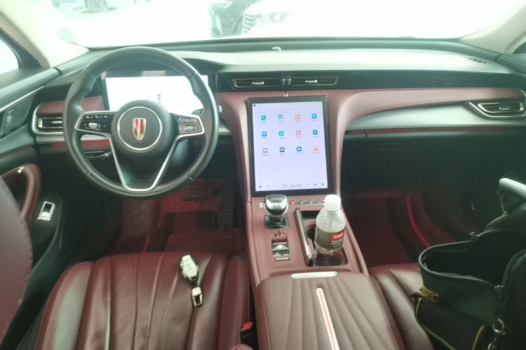 Used Hongqi H5 2024 2.0T Automatic Smart Connect Flagship Edition Center Console