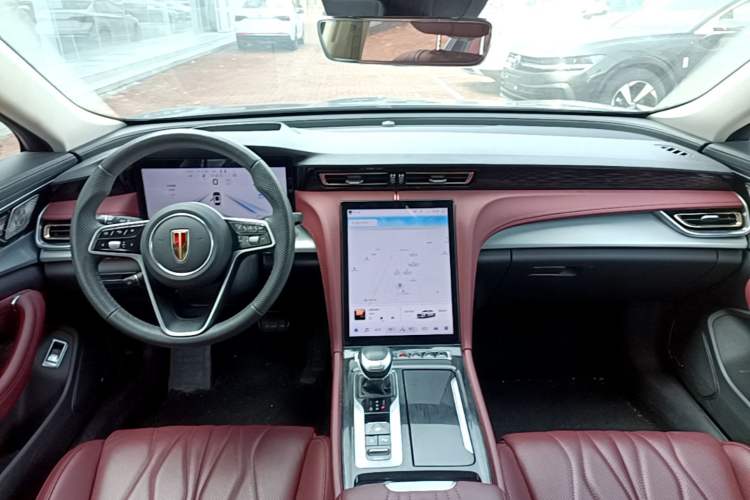 Used Hongqi H5 2024 2.0T Automatic Smart Connect Flagship Edition Center Console