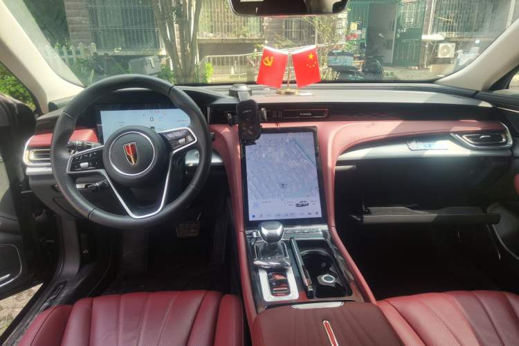 Used Hongqi H5 2024 2.0T Automatic Smart Connect Flagship Edition Center Console