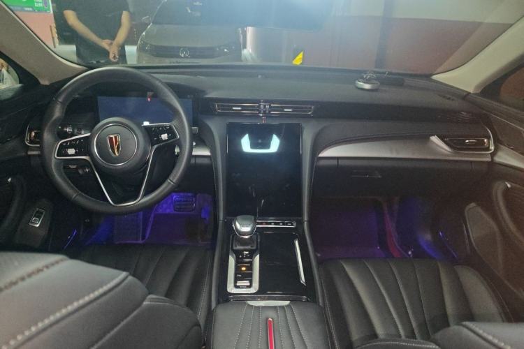 Used Hongqi H5 2024 2.0T Automatic Smart Connect Flagship Edition Center Console
