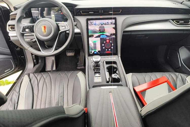Used Hongqi H5 2024 1.5T DCT Smart Connect Flagship Edition Center Console