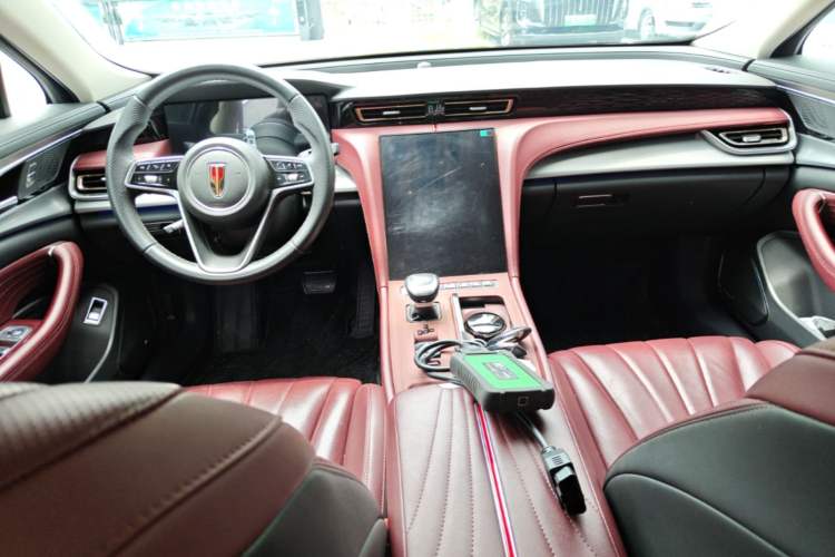 Used Hongqi H5 2024 2.0T Automatic Smart Connect Flagship Edition Center Console
