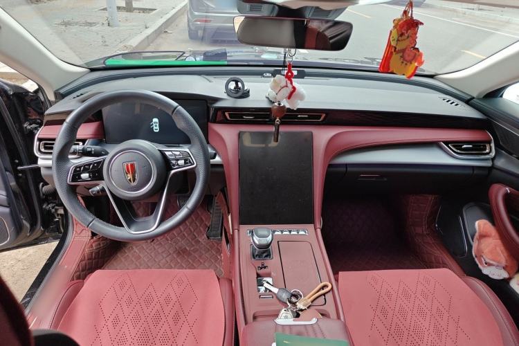 Used Hongqi H5 2024 2.0T Automatic Smart Connect Flagship Edition Center Console