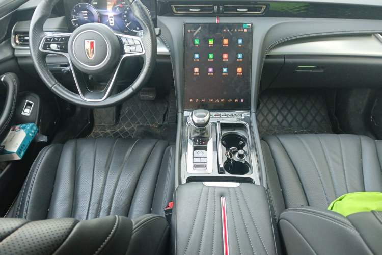 Used Hongqi H5 2024 2.0T Automatic Smart Connect Flagship Edition Center Console