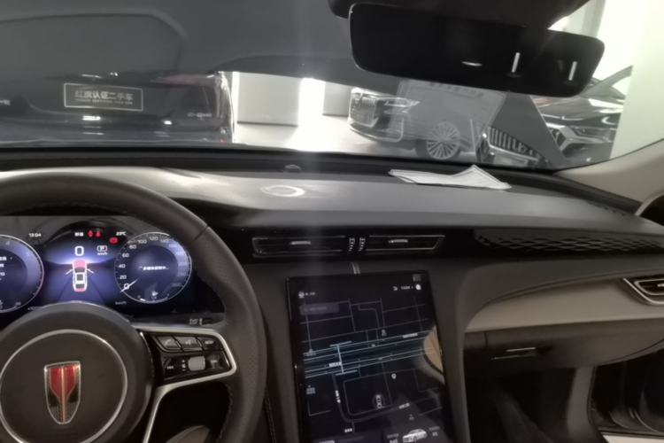 Used Hongqi H5 2024 2.0T Automatic Smart Connect Flagship Edition Center Console