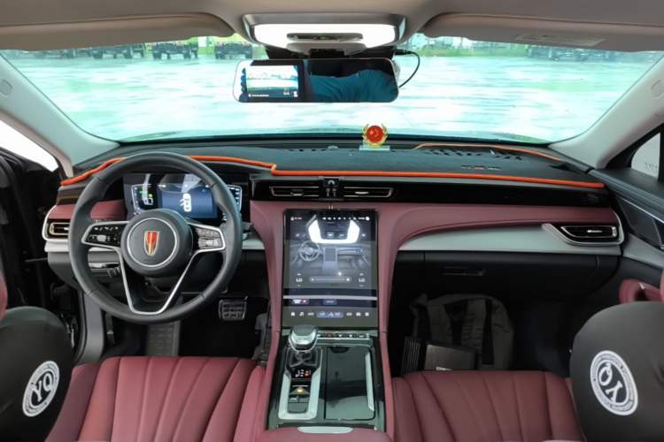 Used Hongqi H5 2024 1.5T DCT Smart Connect Flagship Edition Center Console