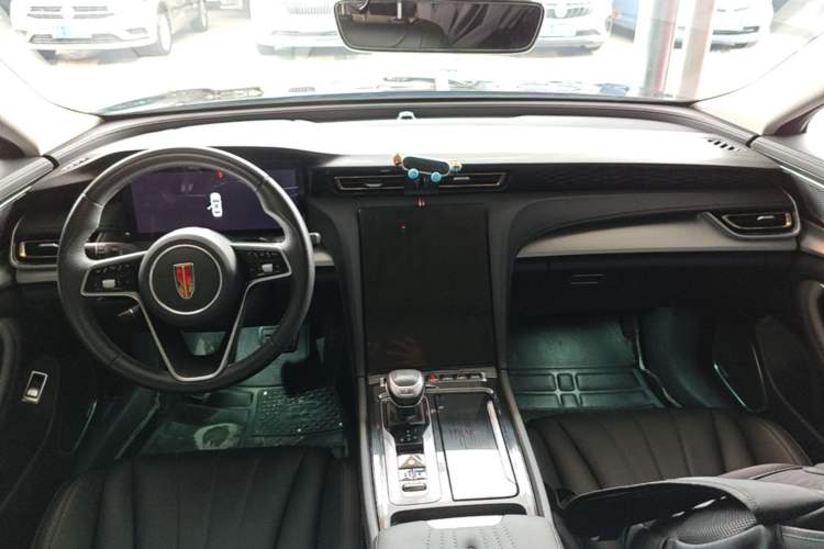 Used Hongqi H5 2024 2.0T Automatic Smart Connect Flagship Edition Center Console