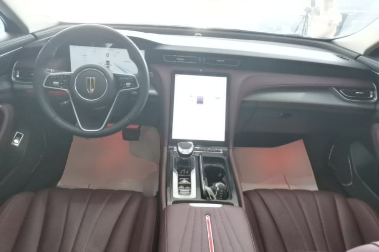 Used Hongqi H5 2024 2.0T Automatic Smart Connect Flagship Edition Center Console