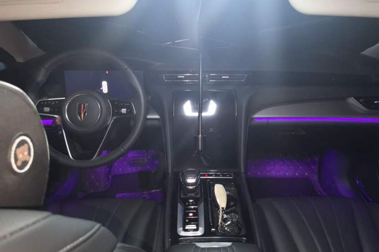 Used Hongqi H5 2024 2.0T Automatic Smart Connect Flagship Edition Center Console