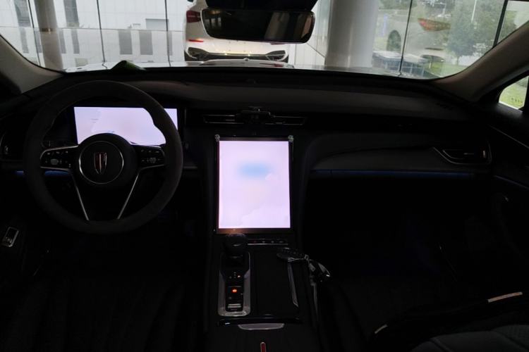 Used Hongqi H5 2024 2.0T Automatic Smart Connect Flagship Edition Center Console