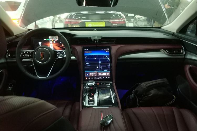 Used Hongqi H5 2024 2.0T Automatic Smart Connect Flagship Edition Center Console