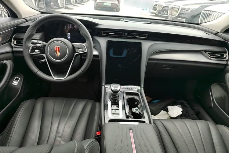 Used Hongqi H5 2024 2.0T Automatic Smart Connect Flagship Edition Center Console