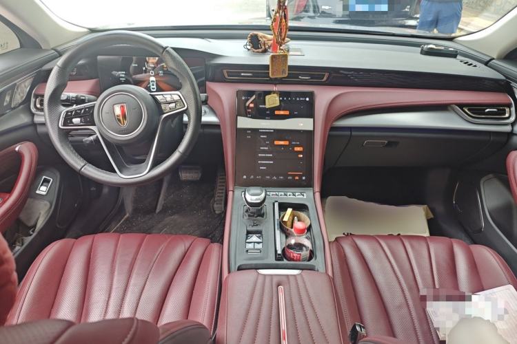 Used Hongqi H5 2024 2.0T Automatic Smart Connect Flagship Edition Center Console