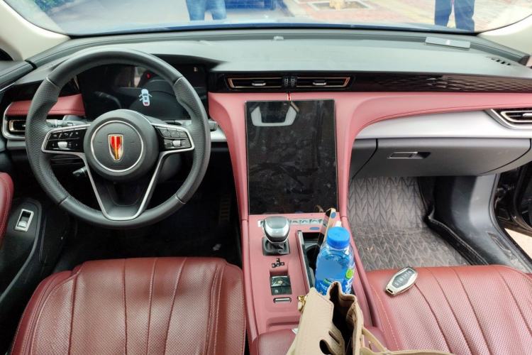 Used Hongqi H5 2024 2.0T Automatic Smart Connect Flagship Edition Center Console