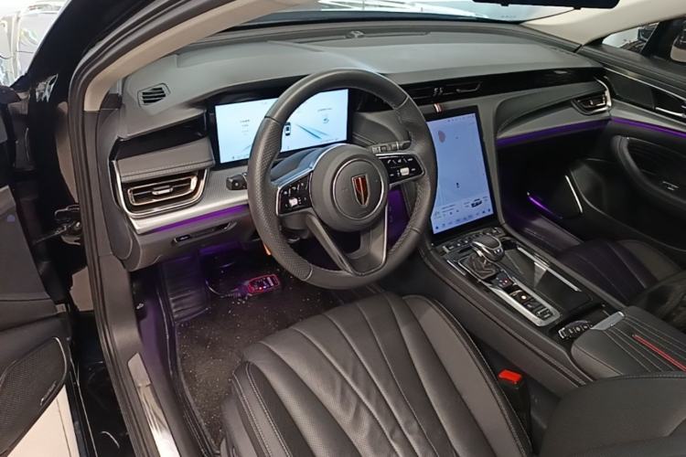 Used Hongqi H5 2024 2.0T Automatic Smart Connect Flagship Edition Center Console