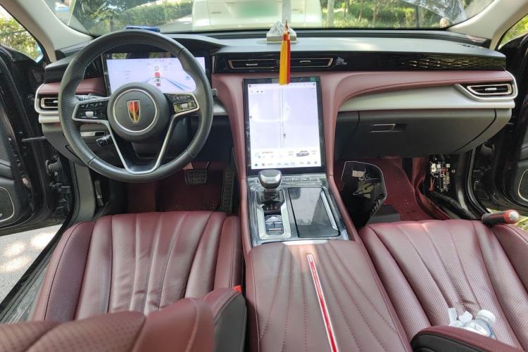 Used Hongqi H5 2024 2.0T Automatic Smart Connect Flagship Edition Center Console