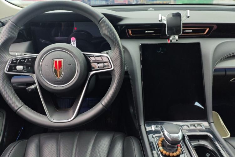 Used Hongqi H5 2024 2.0T Automatic Smart Connect Flagship Edition Center Console