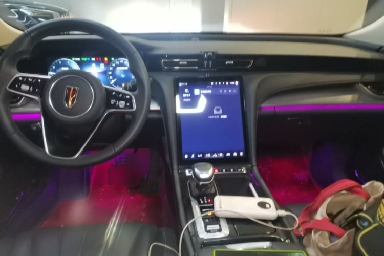 Used Hongqi H5 2024 2.0T Automatic Smart Connect Flagship Edition Center Console