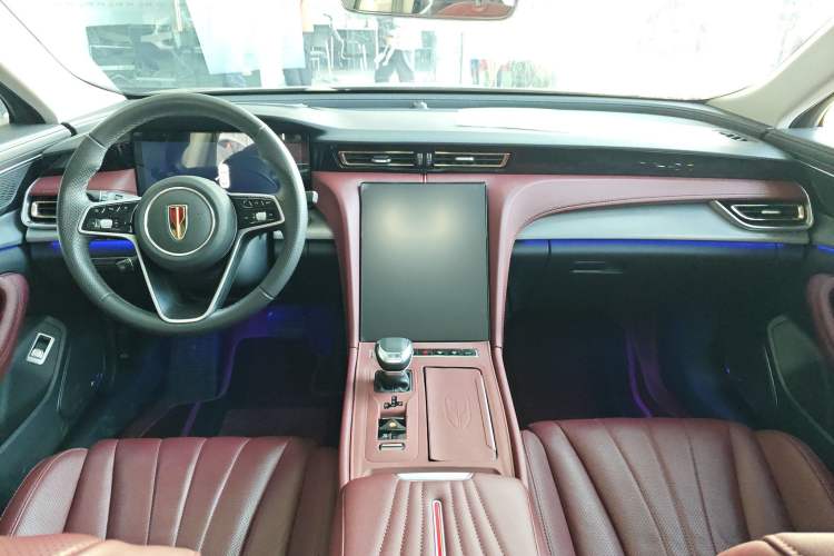 Used Hongqi H5 2024 2.0T Automatic Smart Connect Flagship Edition Center Console