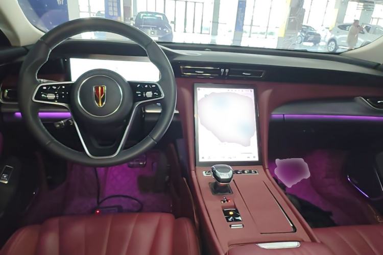 Used Hongqi H5 2024 2.0T Automatic Smart Connect Flagship Edition Center Console