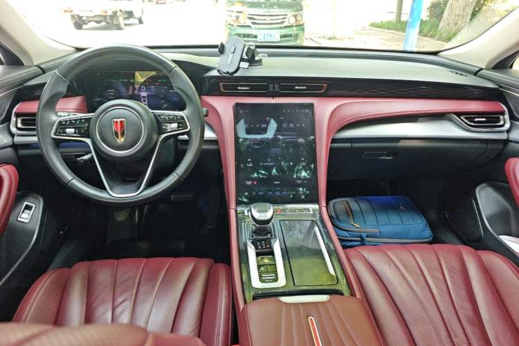 Used Hongqi H5 2024 2.0T Automatic Smart Connect Flagship Edition Center Console