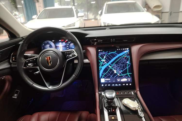 Used Hongqi H5 2024 2.0T Automatic Smart Connect Flagship Edition Center Console
