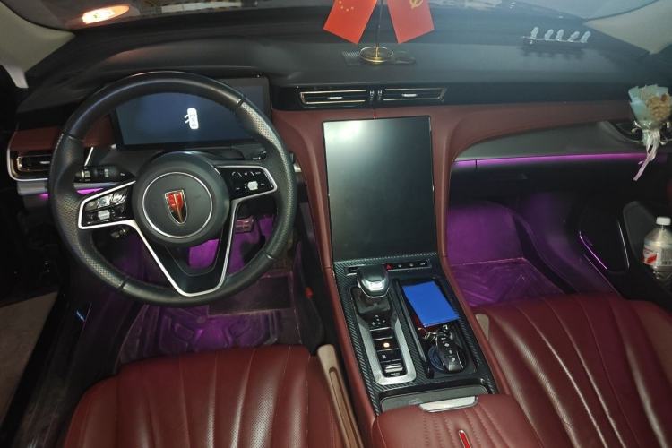 Used Hongqi H5 2024 2.0T Automatic Smart Connect Flagship Edition Center Console