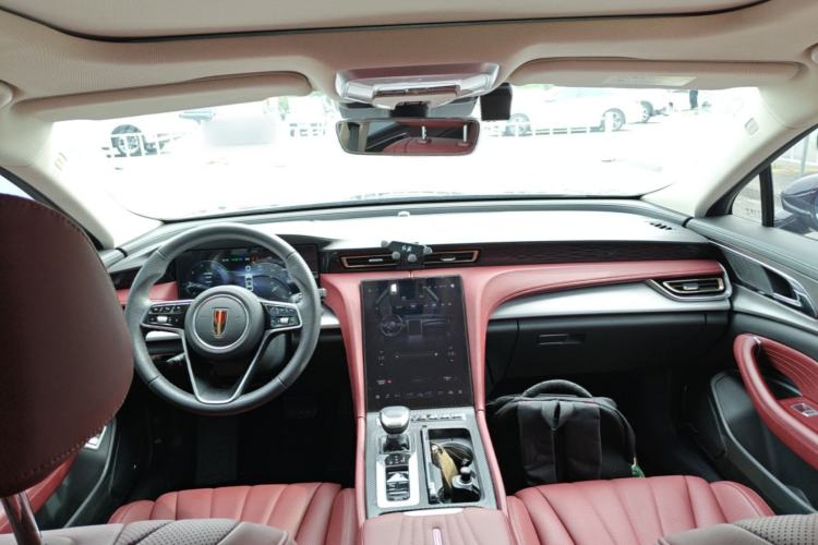 Used Hongqi H5 2024 2.0T Automatic Smart Connect Flagship Edition Center Console