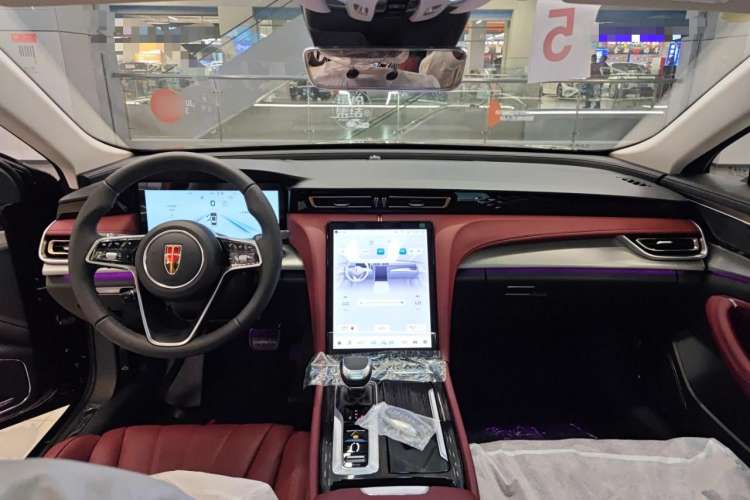 Used Hongqi H5 2024 2.0T Automatic Smart Connect Flagship Edition Center Console