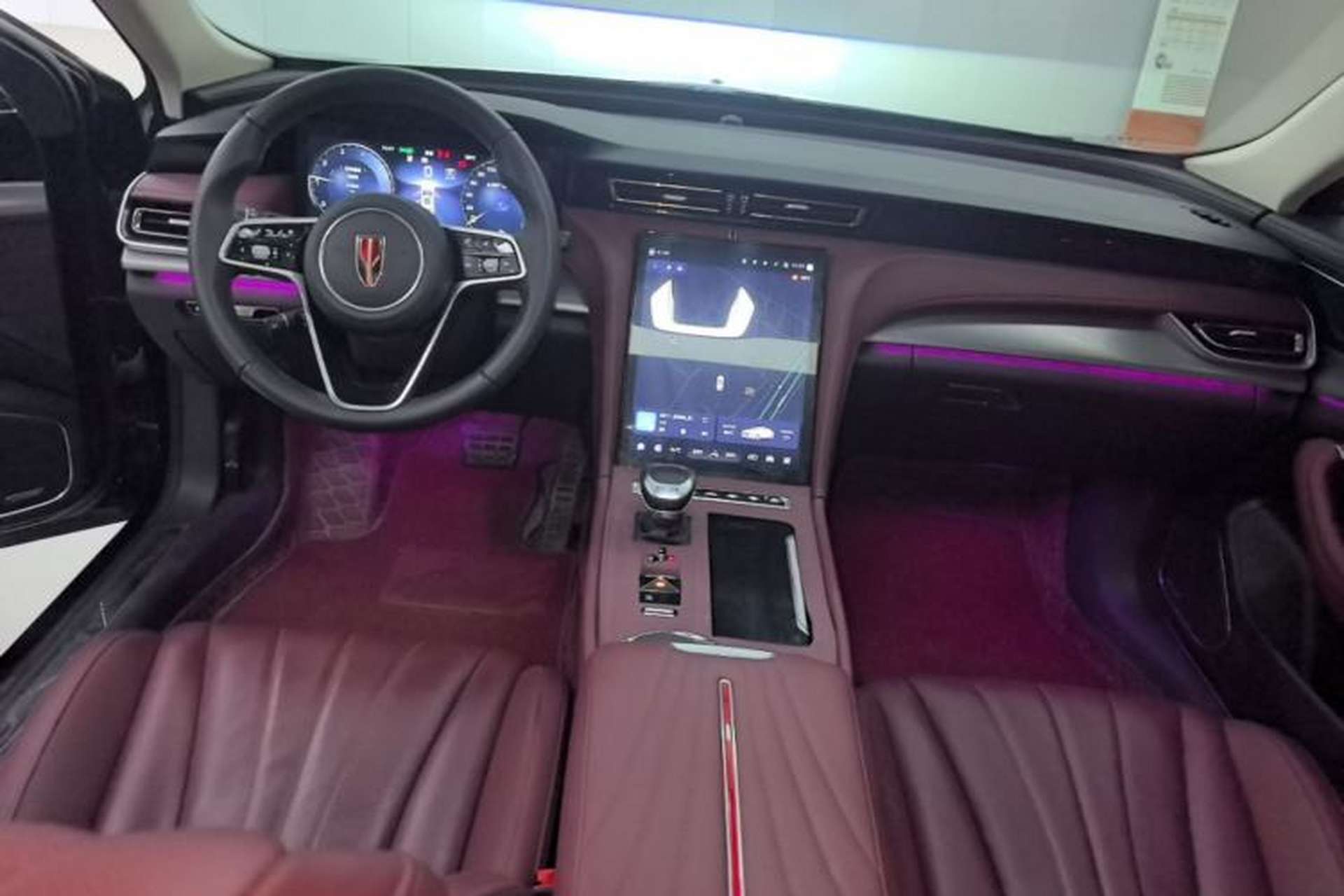 Used Hongqi H5 2024 2.0T Automatic Smart Connect Flagship Edition Center Console