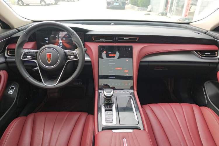 Used Hongqi H5 2024 2.0T Automatic Smart Connect Flagship Edition Center Console