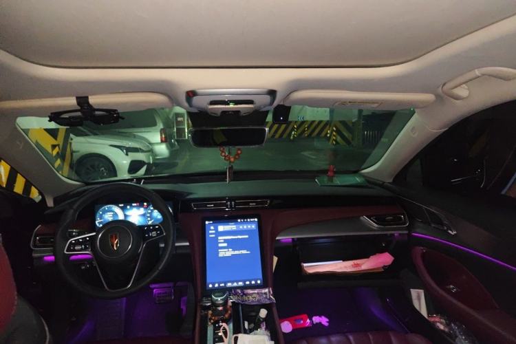 Used Hongqi H5 2024 2.0T Automatic Smart Connect Flagship Edition Center Console