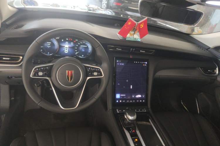 Used Hongqi H5 2024 2.0T Automatic Smart Connect Flagship Edition Center Console