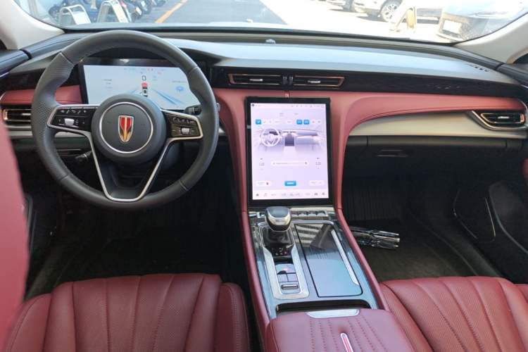 Used Hongqi H5 2024 2.0T Automatic Smart Connect Flagship Edition Center Console
