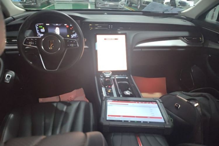 Used Hongqi H5 2024 1.5T DCT Smart Connect Flagship Edition Center Console