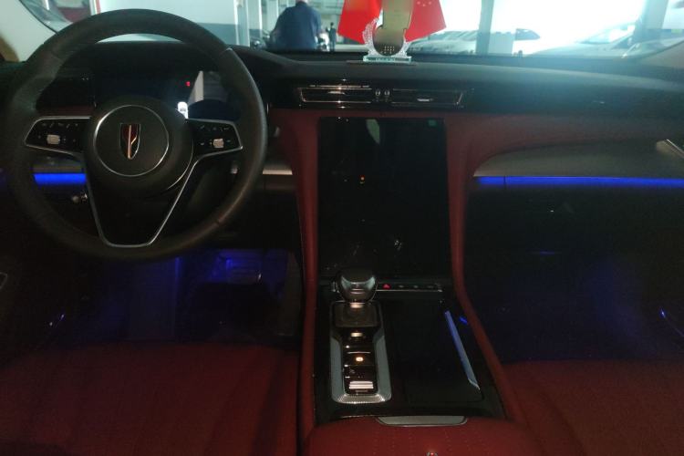 Used Hongqi H5 2024 2.0T Automatic Smart Connect Flagship Edition Center Console