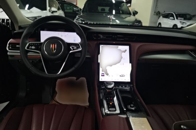 Used Hongqi H5 2024 2.0T Automatic Smart Connect Flagship Edition Center Console