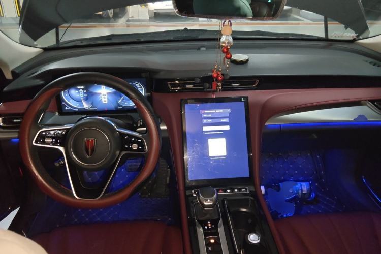 Used Hongqi H5 2024 2.0T Automatic Smart Connect Flagship Edition Center Console