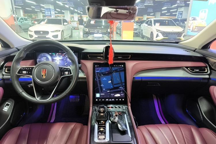 Used Hongqi H5 2024 2.0T Automatic Smart Connect Flagship Edition Center Console