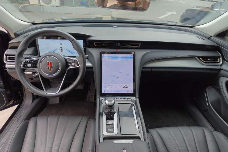 Used Hongqi H5 2024 2.0T Automatic Smart Connect Flagship Edition Center Console
