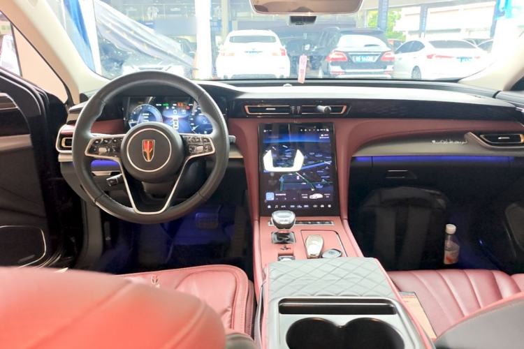 Used Hongqi H5 2024 2.0T Automatic Smart Connect Flagship Edition Center Console