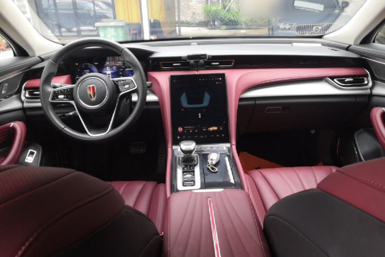 Used Hongqi H5 2024 2.0T Automatic Smart Connect Flagship Edition Center Console